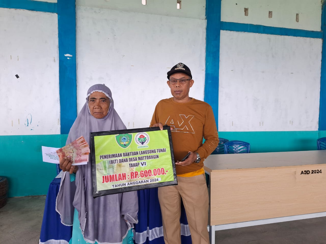 Pemberian Bantuan Langsung Tunai ( BLT ) Tahap VI